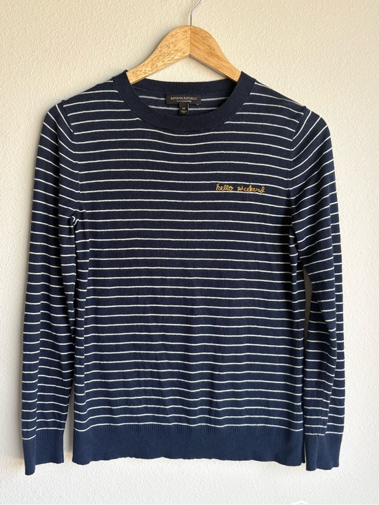 Banana Republic Sweaters - Banana Republic silk & cashmere Crewneck Sweater with Yellow Embroidery